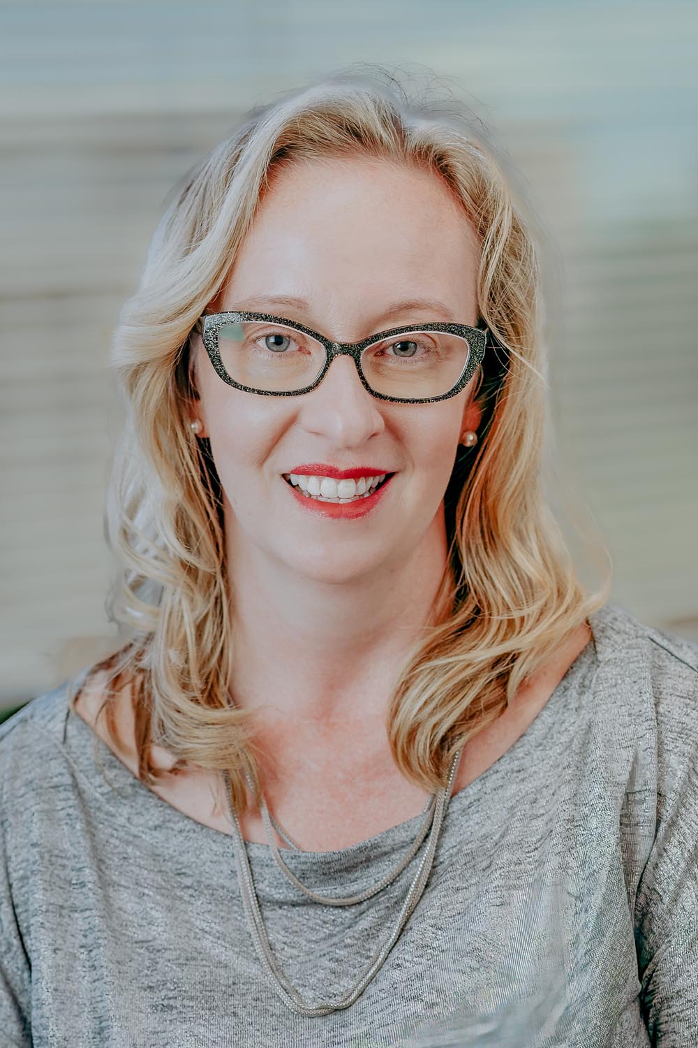 Professional headshot of Jennifer, an ASL fluent neuropsychologist in Rockville, Maryland.